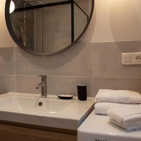 Chalet Domisiladore - De Gamme Pour 10 Adultes Et 2 Enfants A *
