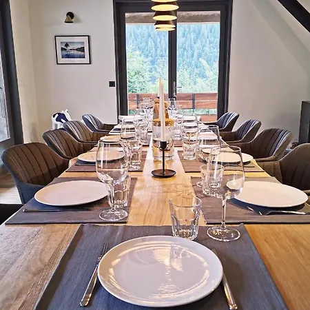 Domisiladore - De Gamme Pour 10 Adultes Et 2 Enfants A Chalet